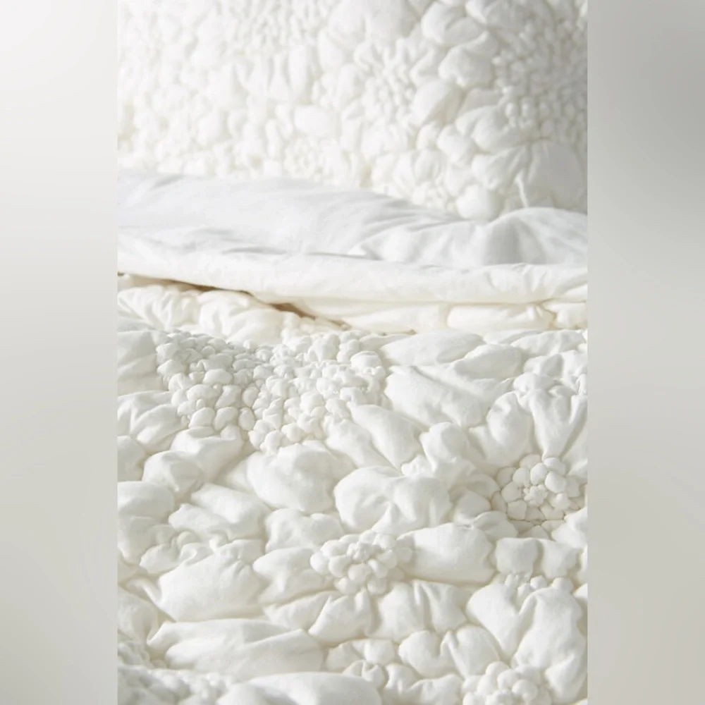 Anthropologie Textured Piazza Quilt King NWT